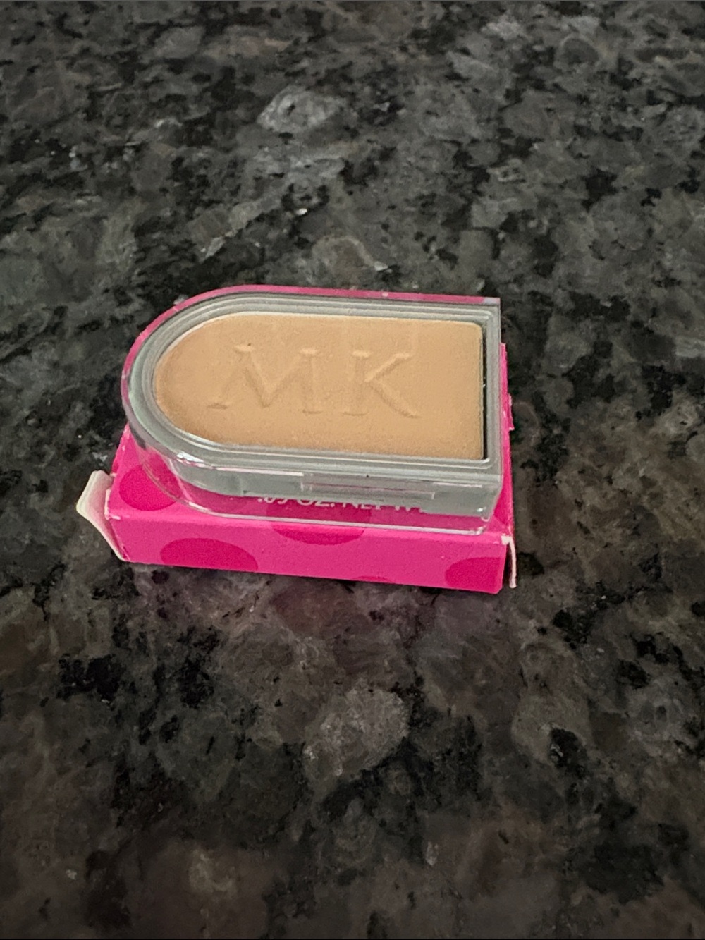 Mary Kay Signature Eye Color- Bamboo -
New in Box